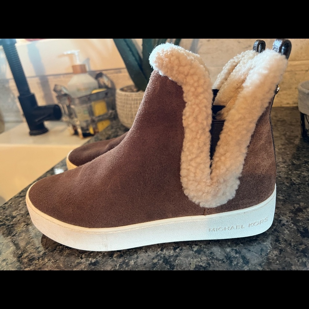 Michael Kors lined booties